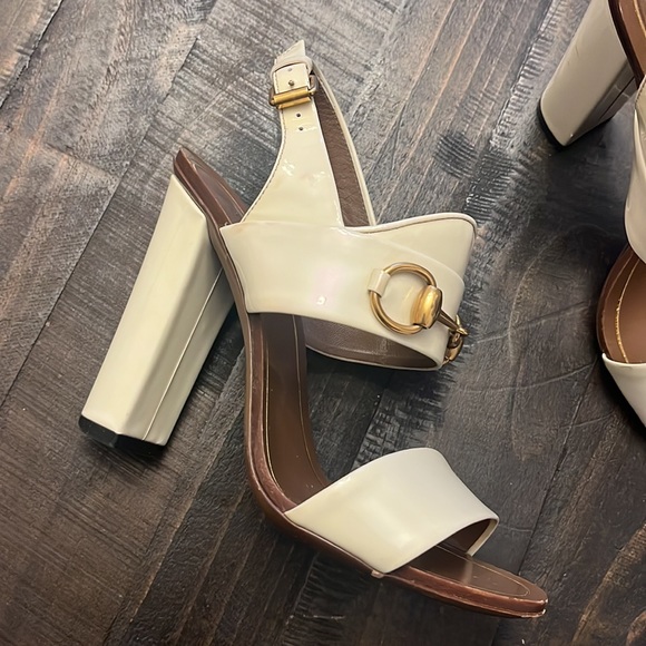 Gucci Horsebit off-white patent sandals - Picture 2 of 13